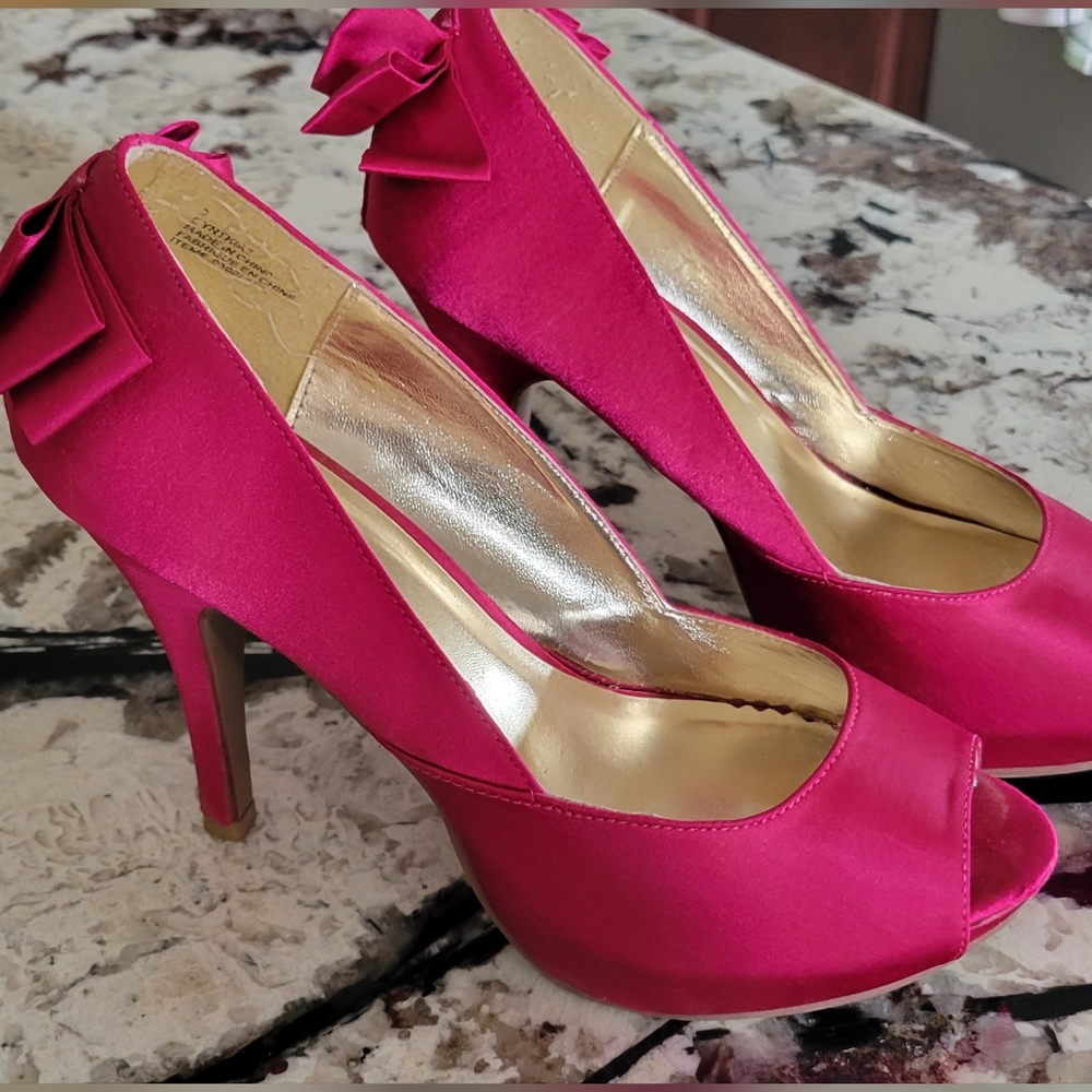 Bright Pink Satin Material Stiletto Heels, Size 9 by G:21